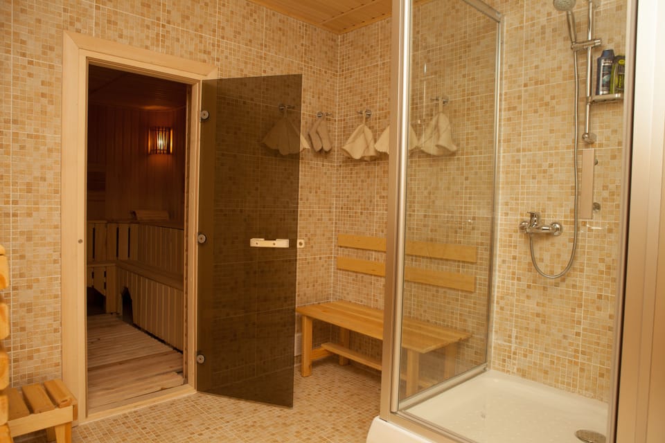 Presidential Suite | Bathroom | Free toiletries, hair dryer, bathrobes, slippers