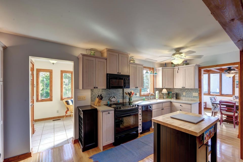 Kitchen to Dining Area