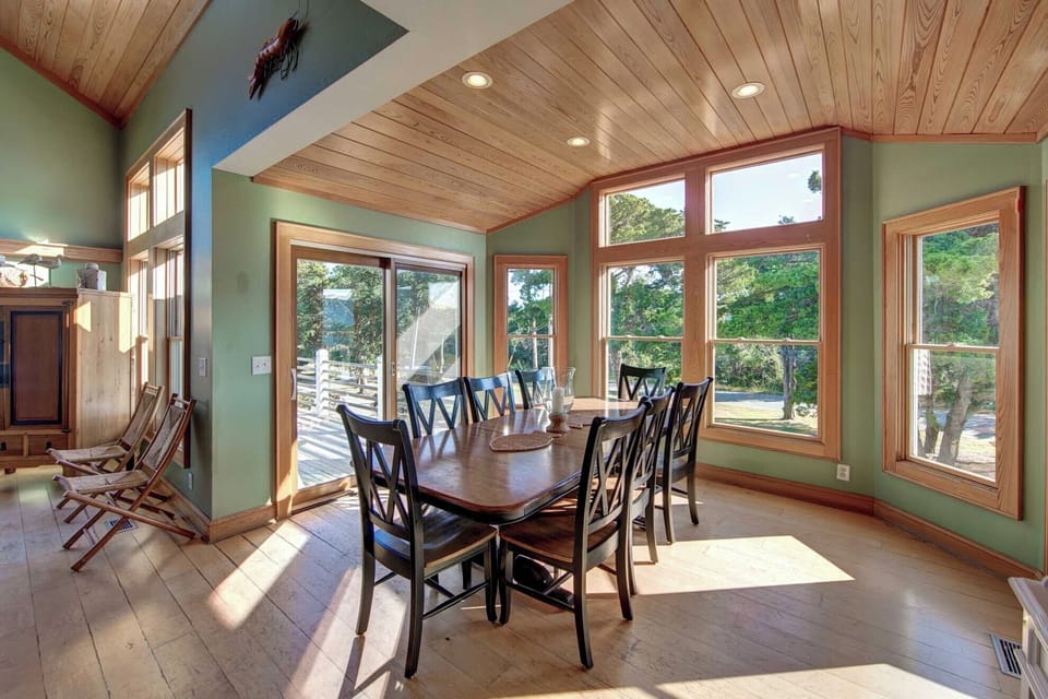 Dining Area (3)