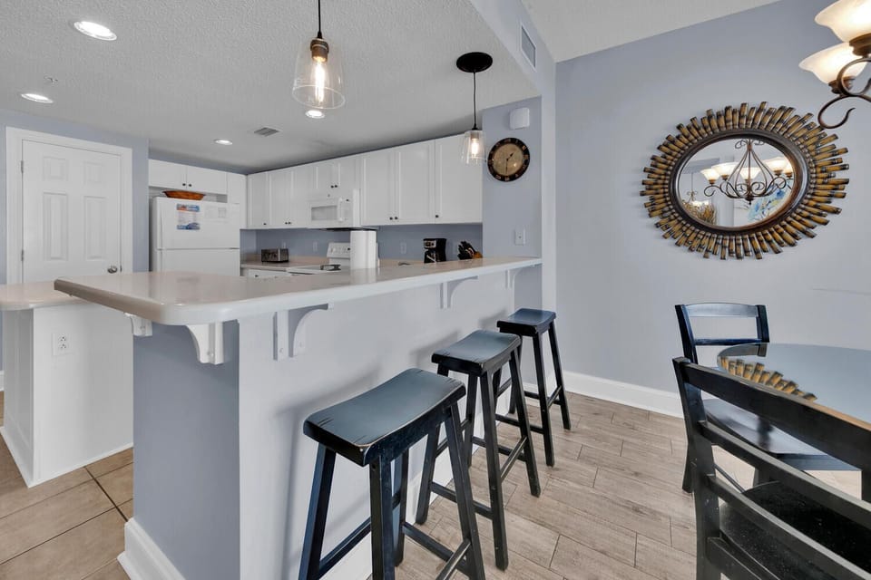 Eat-in bar seating