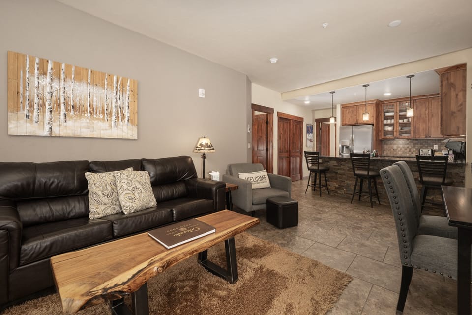 Condo, 2 Bedrooms | Living area | Smart TV