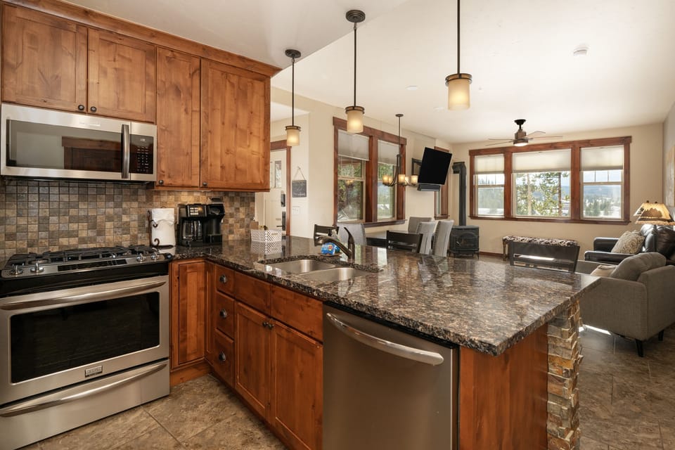 Condo, 2 Bedrooms | Private kitchen | Fridge, microwave, oven, dishwasher