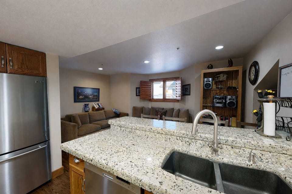 Condo, 3 Bedrooms | Interior