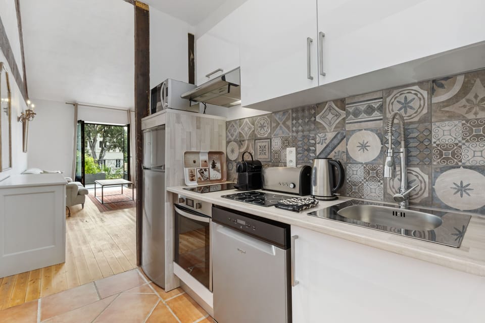 Standard Apartment, 1 Bedroom | Private kitchen | Espresso maker, coffee/tea maker, fridge, microwave