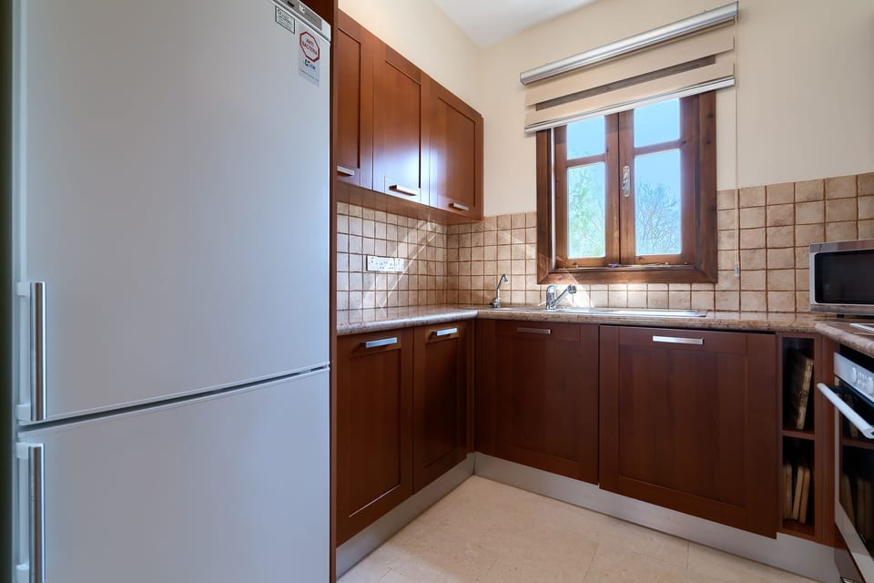 Apartment | Private kitchen | Full-size fridge, oven, stovetop, electric kettle