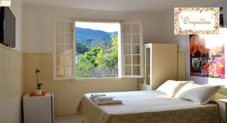 Minibar, desk, free WiFi, bed sheets