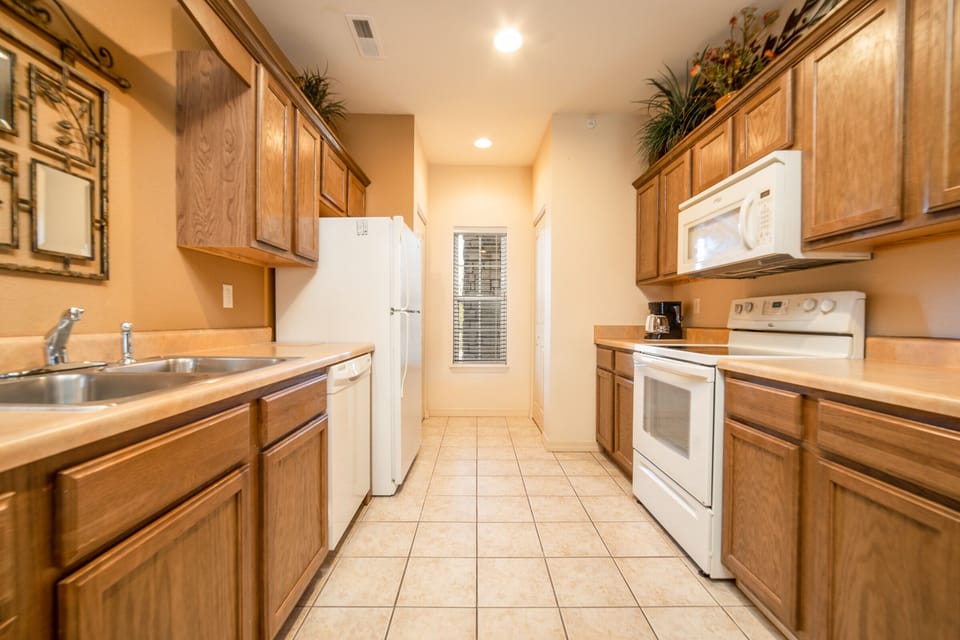Family Condo, 2 Bedrooms, Terrace, Golf View | Private kitchen | Coffee/tea maker, paper towels