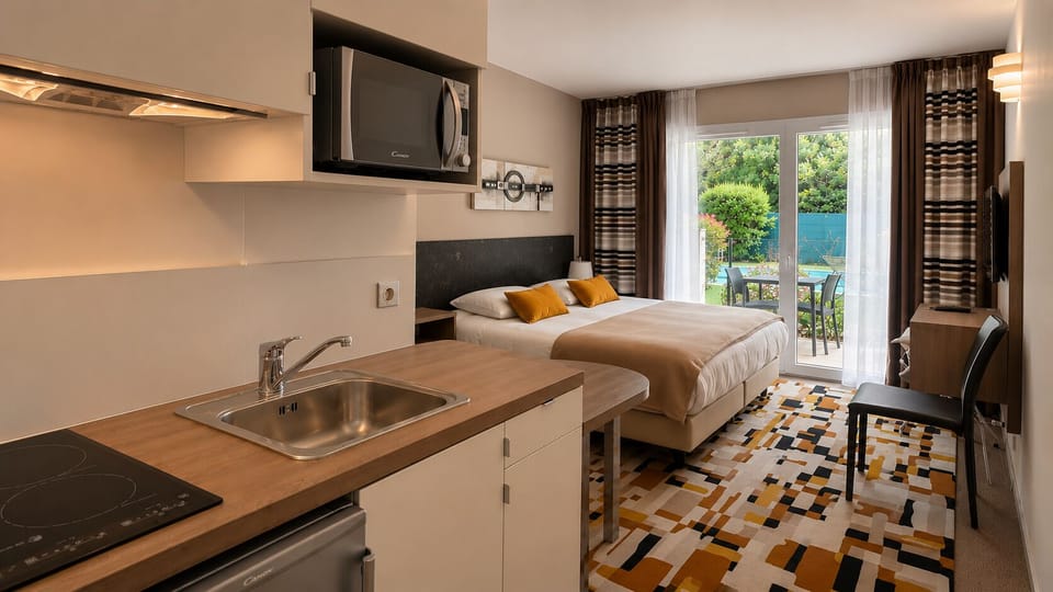 Superior Room, Terrace | Premium bedding, in-room safe, desk, blackout drapes