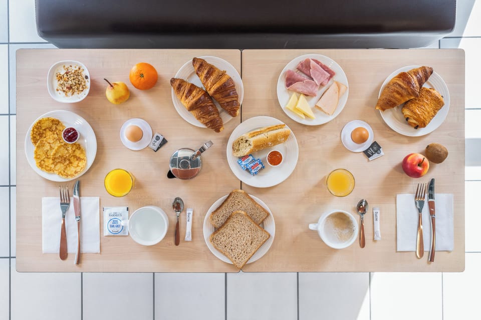 Daily buffet breakfast (EUR 9.90 per person)