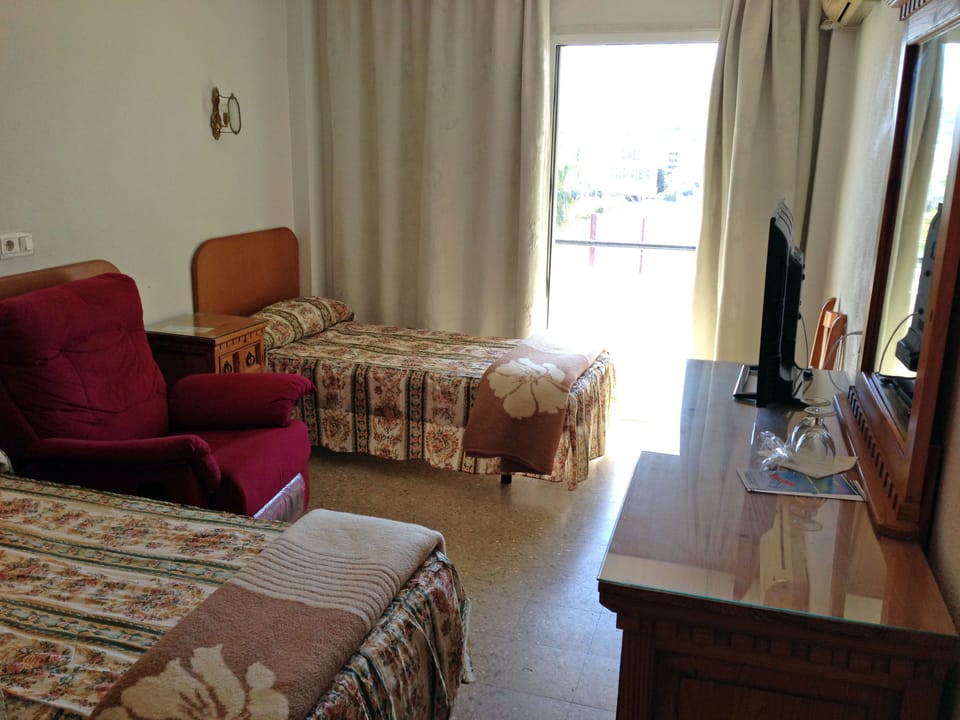 1 bedroom, premium bedding, minibar, desk