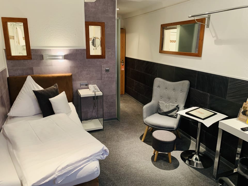 Single Room | Hypo-allergenic bedding, desk, free WiFi, bed sheets