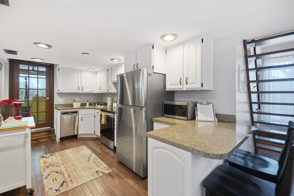 Full size kitchen with stainless steel appliances