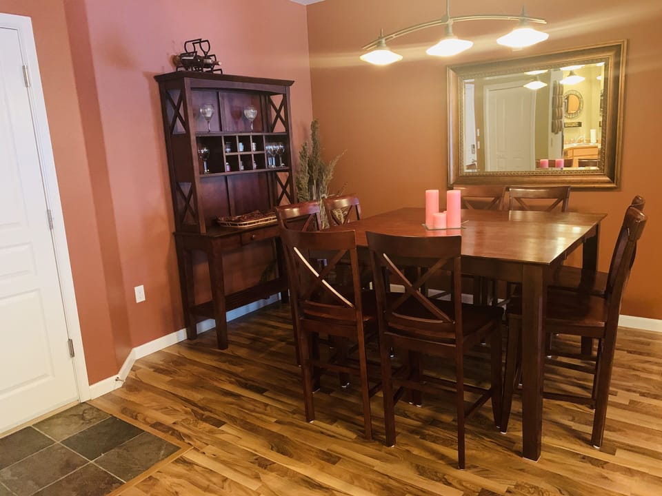 Dining area seats 6, open concept 