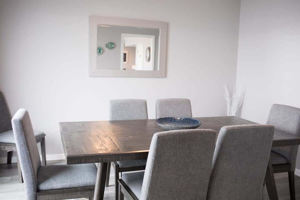 Dining Room – Seats 8 comfortably for shared meals or celebrations