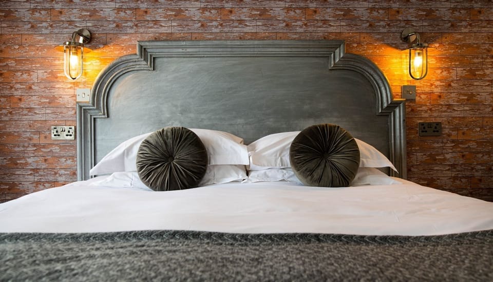 Chic Double Room | Premium bedding, desk, soundproofing, iron/ironing board