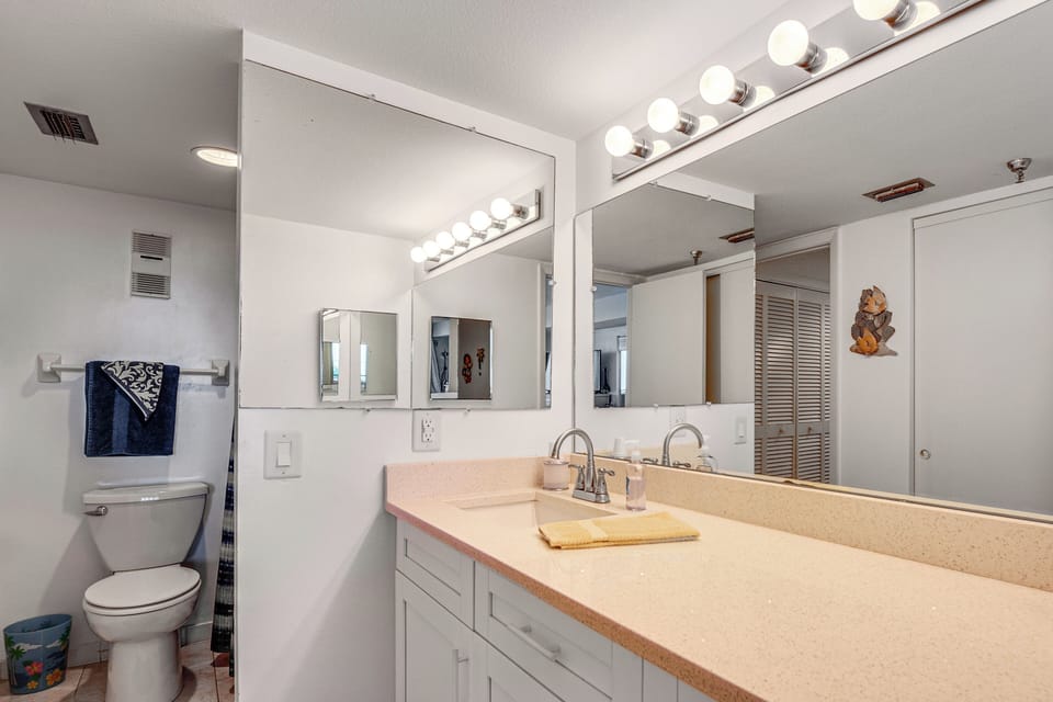 Full Bathroom | Towels & Linens Provided