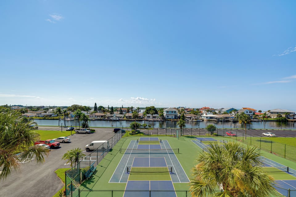 Community Amenities | Tennis Courts | Heated Pool