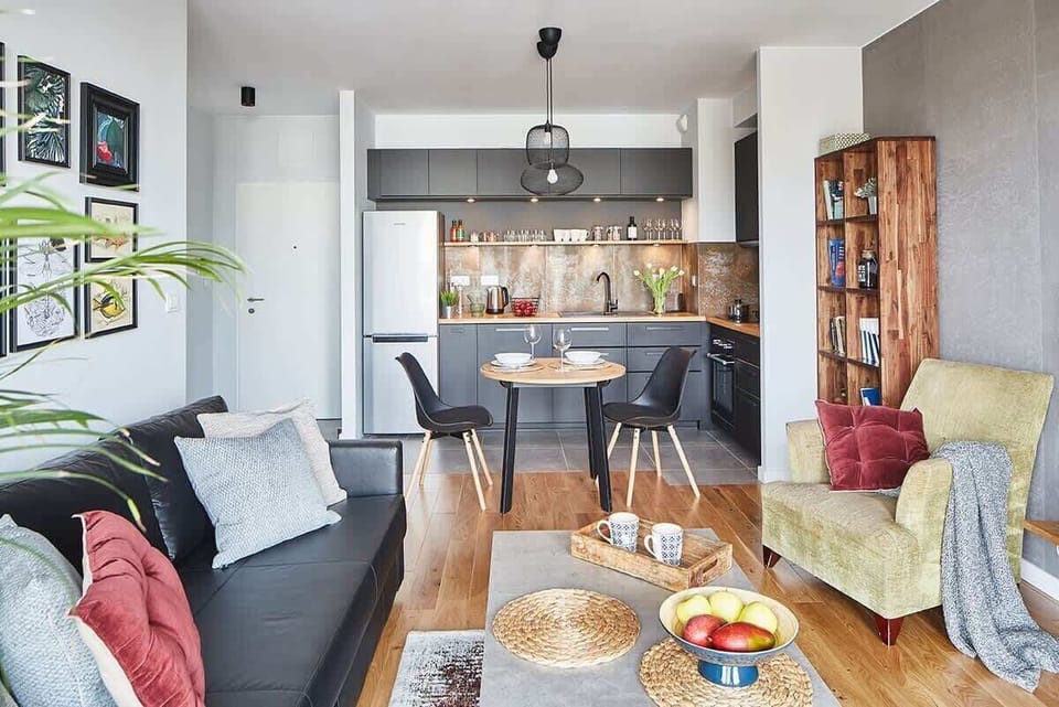 Stylish living room with coffe table. 