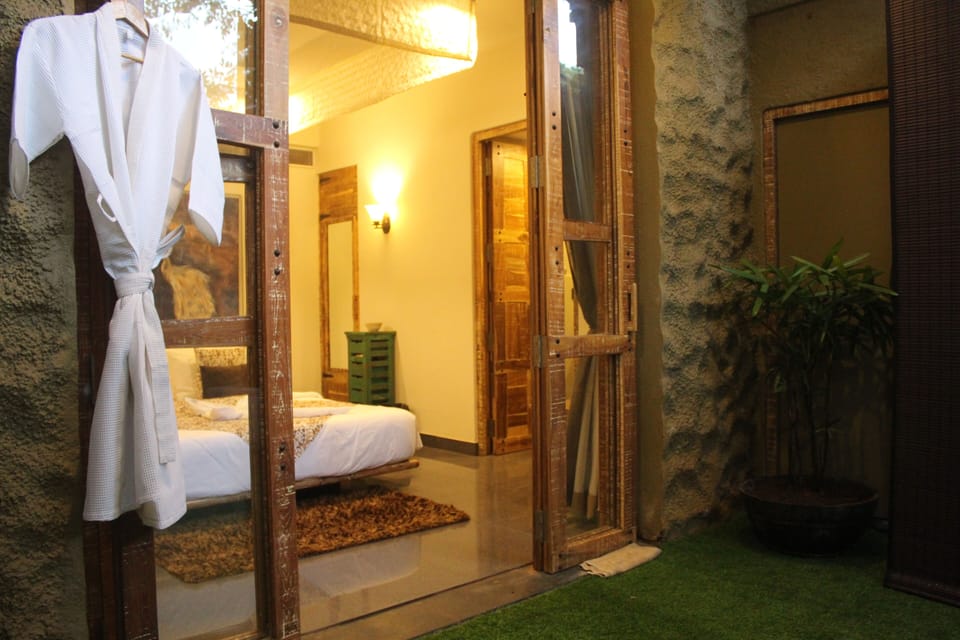 Junior Suite With Jacuzzi | Living area | 42-inch LED TV with cable channels, TV, fireplace