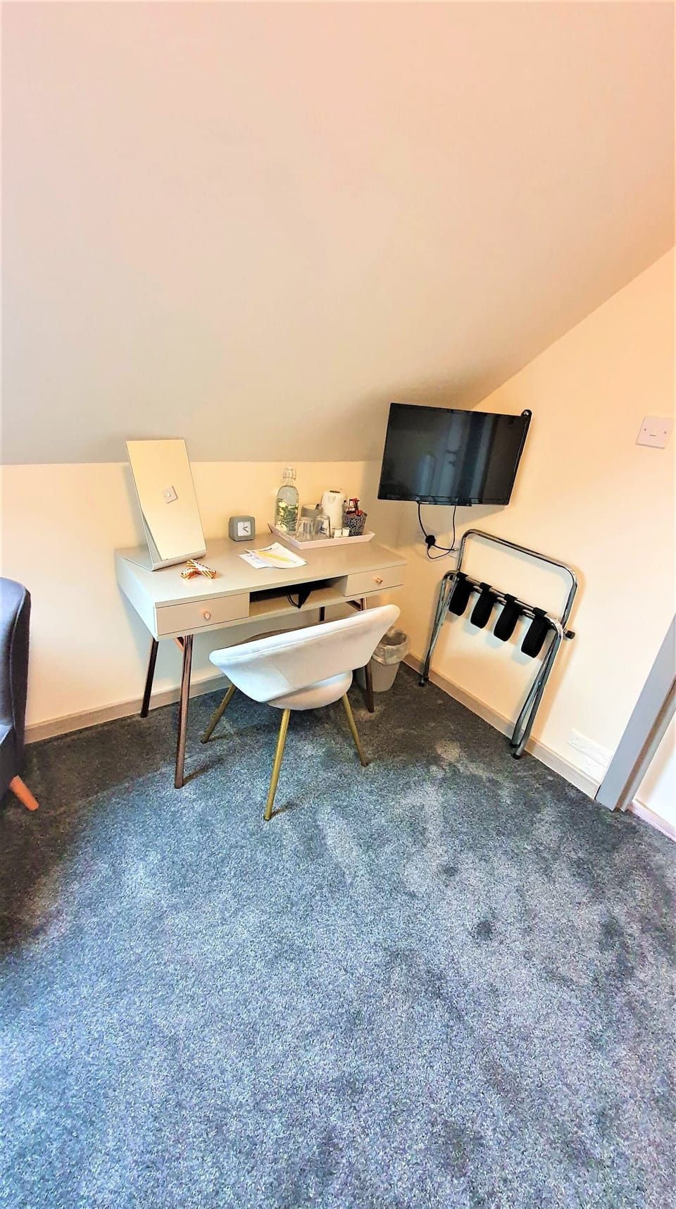 Superior Twin Room | Desk, soundproofing, iron/ironing board, free WiFi