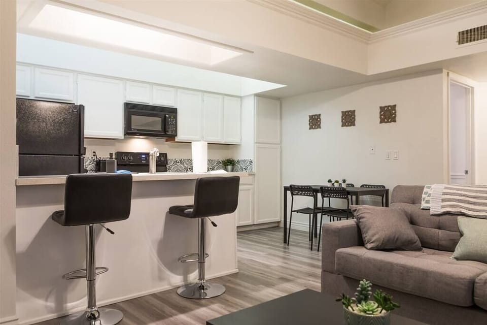 Full Size Kitchen and Dining Area