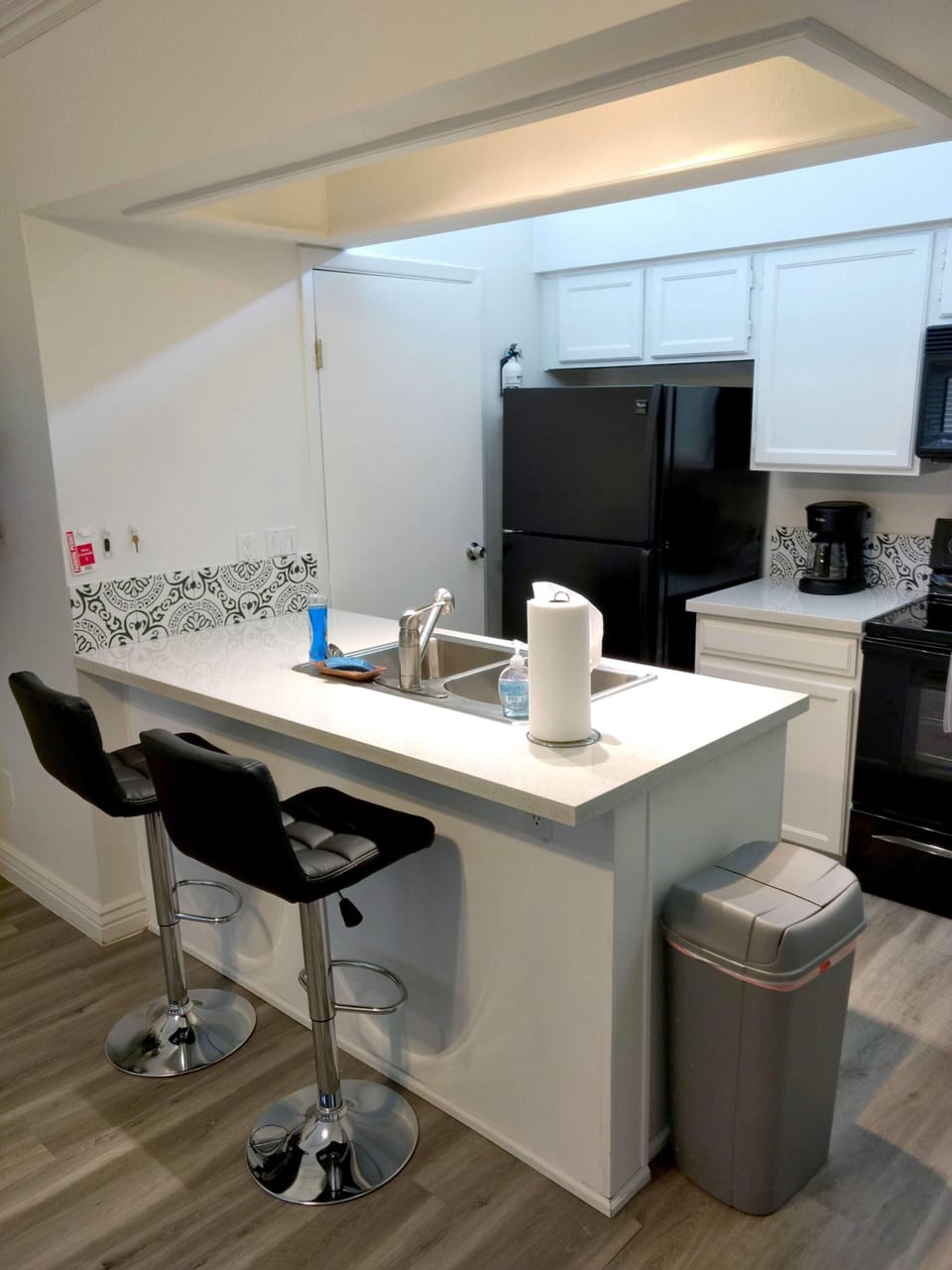 Full Size Kitchen and Dining Area