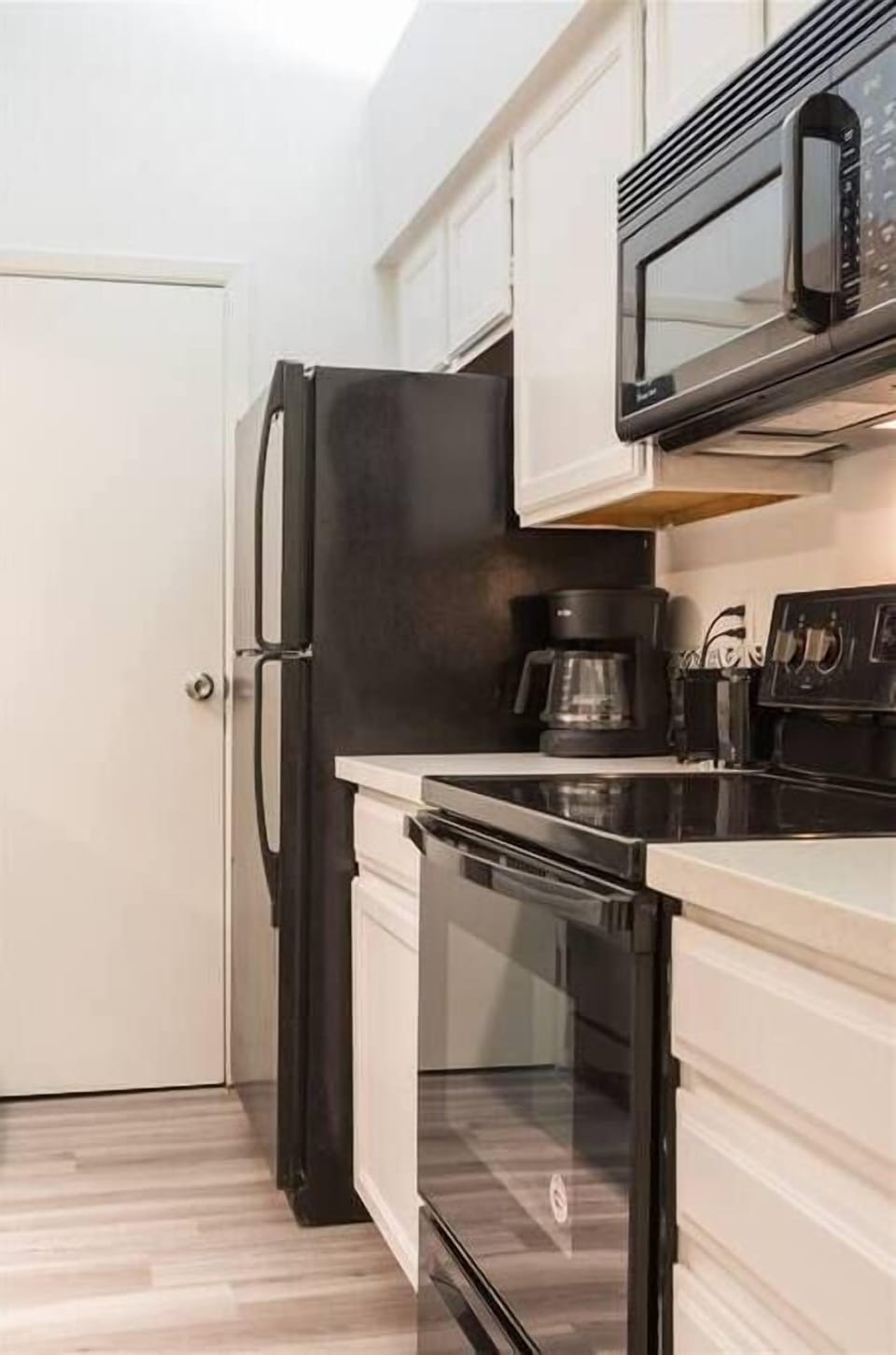 Full Size Kitchen and Dining Area
