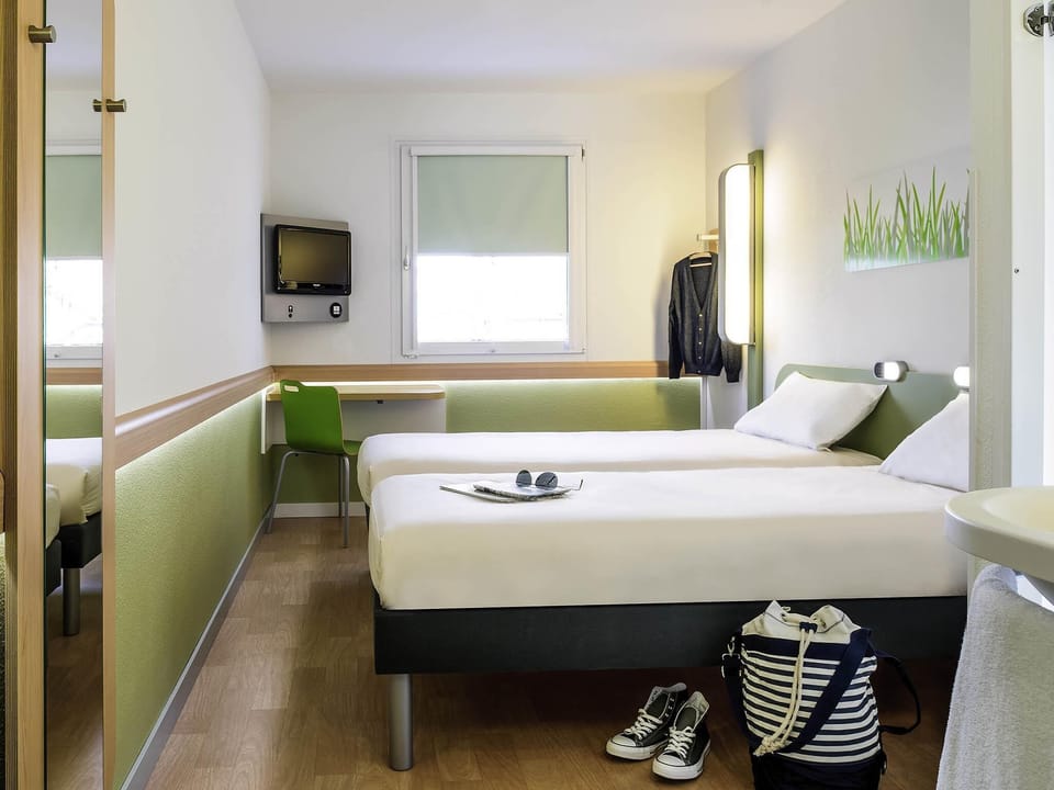 Desk, free WiFi, bed sheets