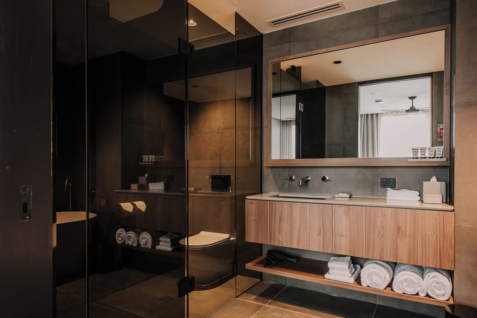 Apartment, 1 Bedroom, Lake View (Lake Front) | Bathroom | Hair dryer, towels