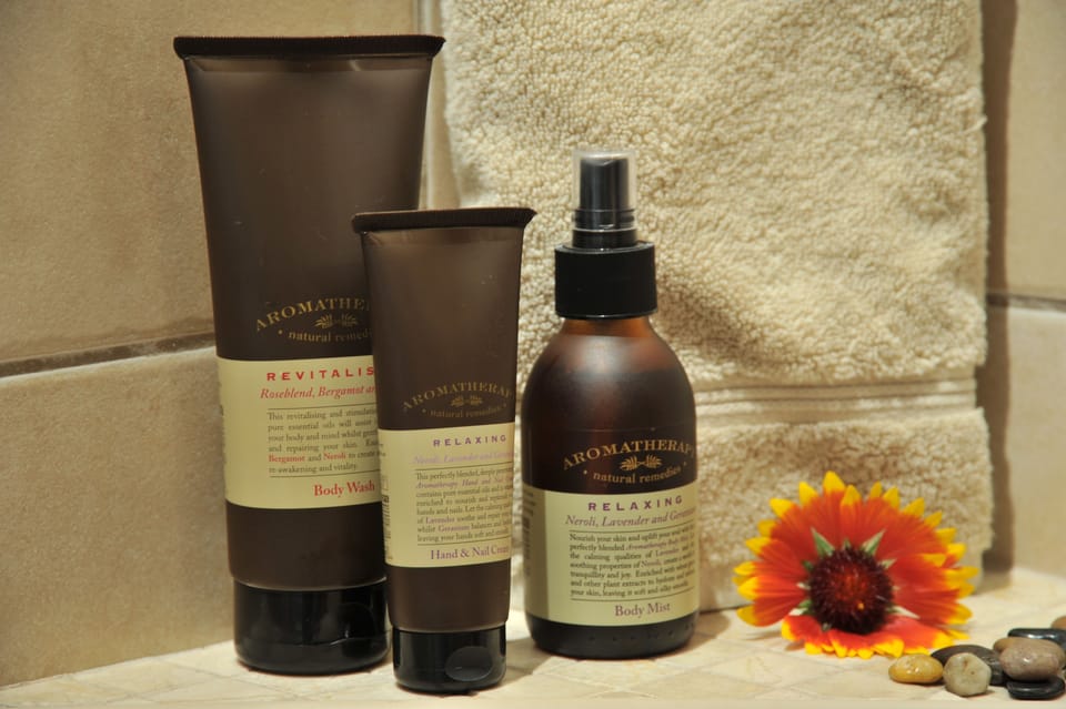 Luxury 1 | Bathroom amenities | Hair dryer, slippers, towels