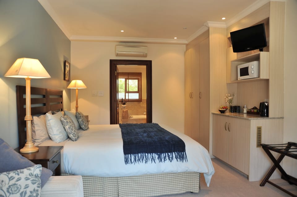 Extra Luxury Upstairs | Premium bedding, minibar, in-room safe, individually decorated