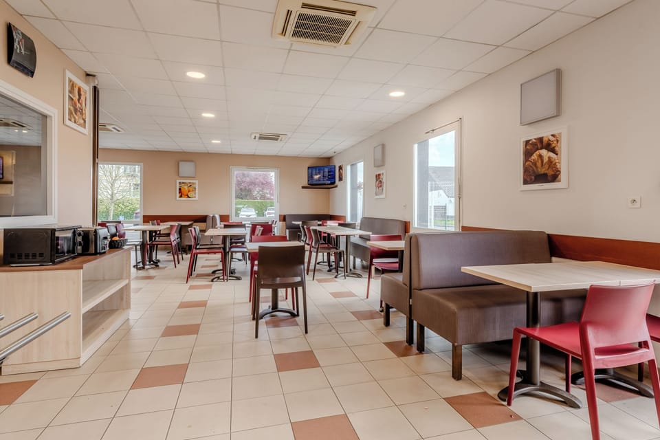 Daily buffet breakfast (EUR 9.90 per person)