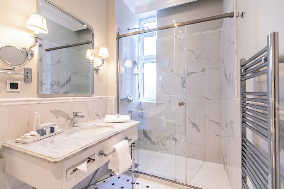 Shower, hair dryer, bathrobes, slippers