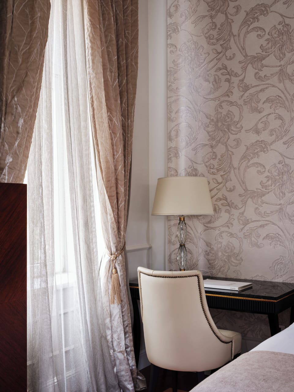 Superior Room with Balcony and Park View | Hypo-allergenic bedding, minibar, in-room safe, blackout drapes