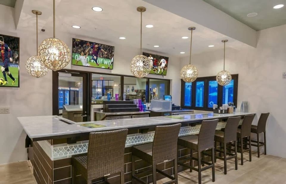 Windsor at Westside Resort Main Clubhouse

Bar
