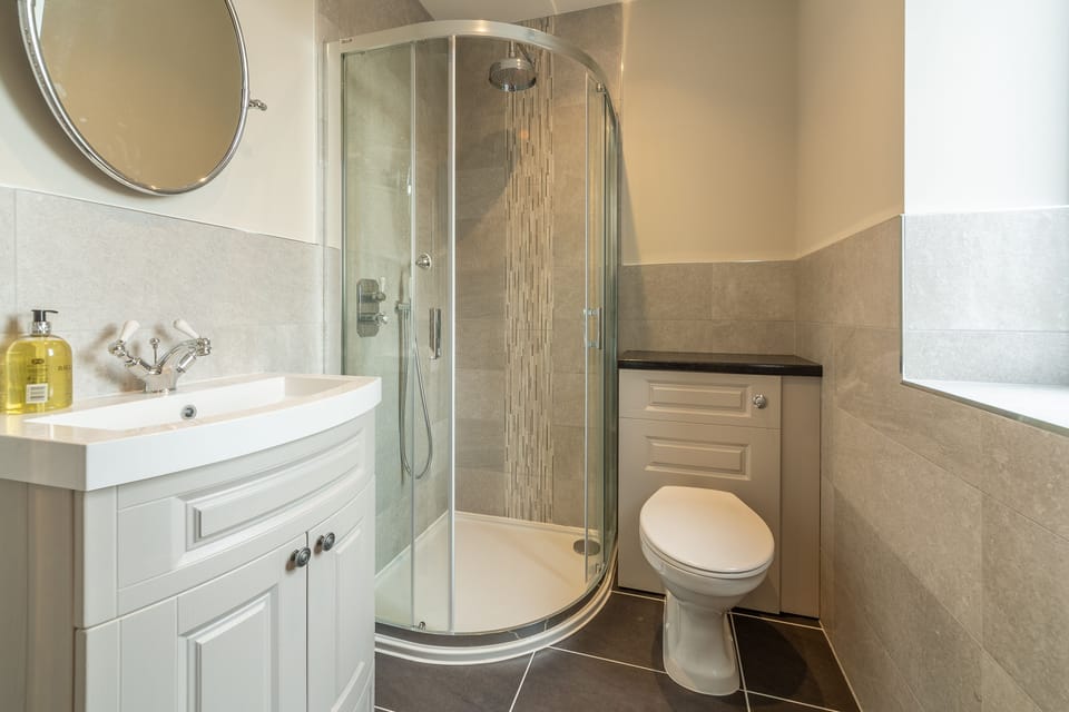 First floor: Bedroom two en-suite