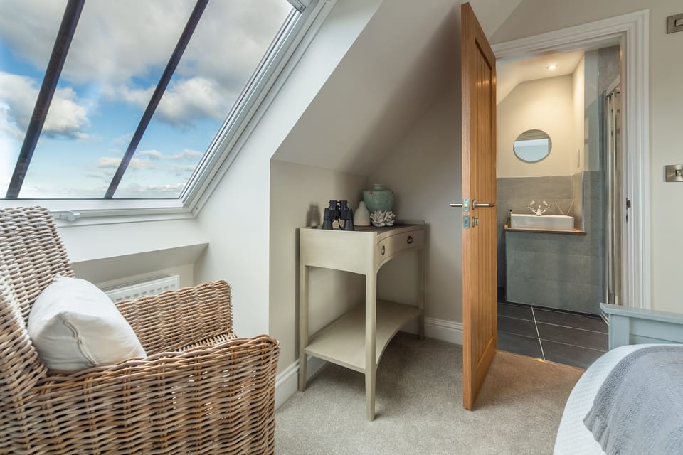 Second floor: Master bedroom en-suite