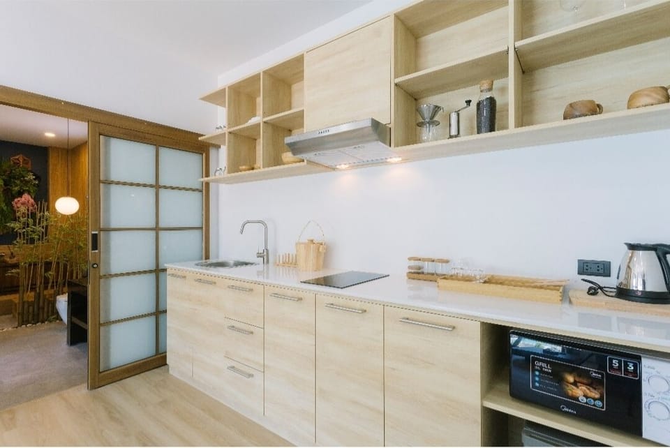 Japanese Room (Free Drop Off to Airport) | Private kitchen | Fridge, coffee/tea maker, electric kettle, cleaning supplies