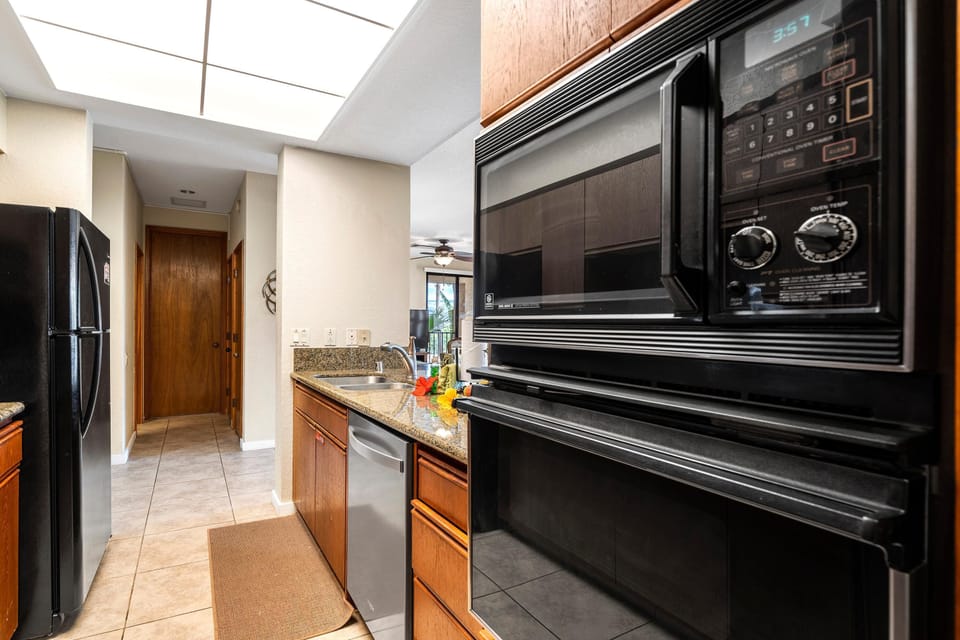 Condo, 1 King Bed with Sofa bed (Shores at Waikoloa 234 at Bo Tree Tow) | Private kitchen