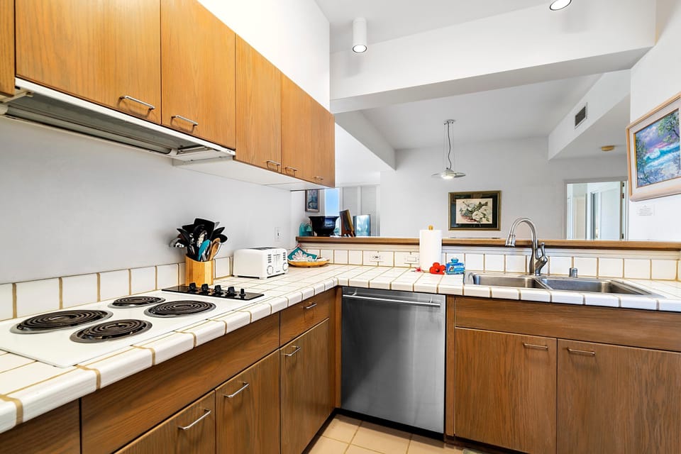 Condo, Multiple Beds, Partial Ocean View (Vista Waikoloa B206) | Private kitchen | Toaster