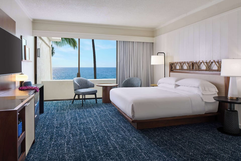 Premium bedding, in-room safe, desk, laptop workspace