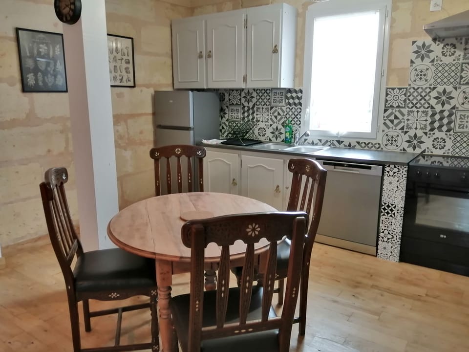 Comfort Apartment | Living area | 80-inch flat-screen TV with cable channels, TV