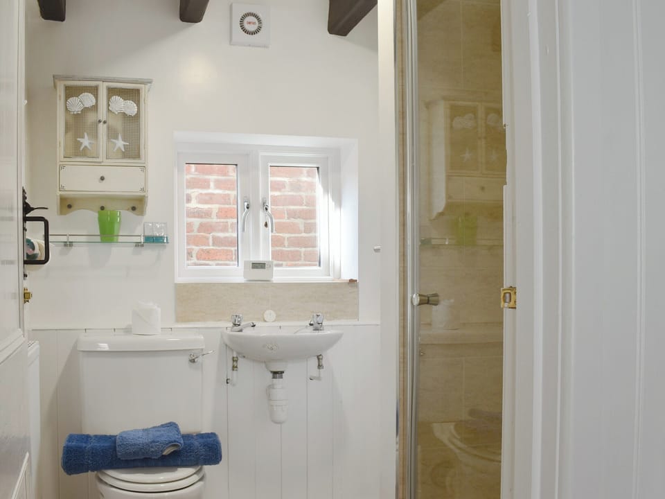 En-suite shower room | Cobblestones, Whitby