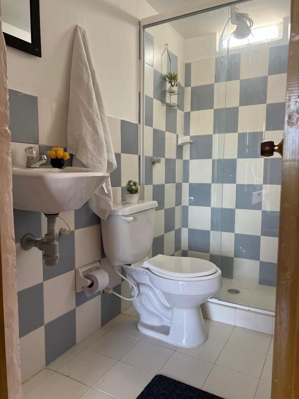 Family Cabin, 3 Bedrooms, Mountain View | Bathroom | Shower, towels, soap, shampoo