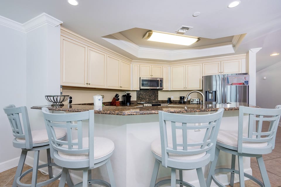 Wake up with morning coffee at the breakfast bar and get ready for a beach day in this stylish space