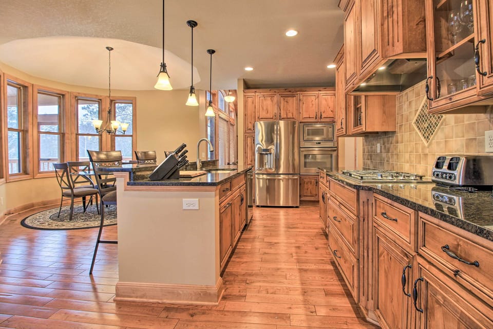 Kitchen | Cooking Basics | Breakfast Bar Seating | Main Level