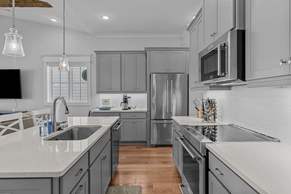 Fully equipped gourmet kitchen.