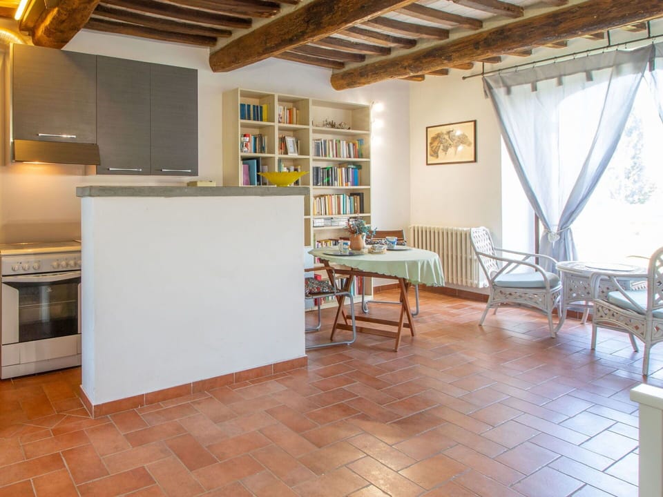 Building, Property, Furniture, Wood, Hall, Floor, House, Window, Flooring, Living Room