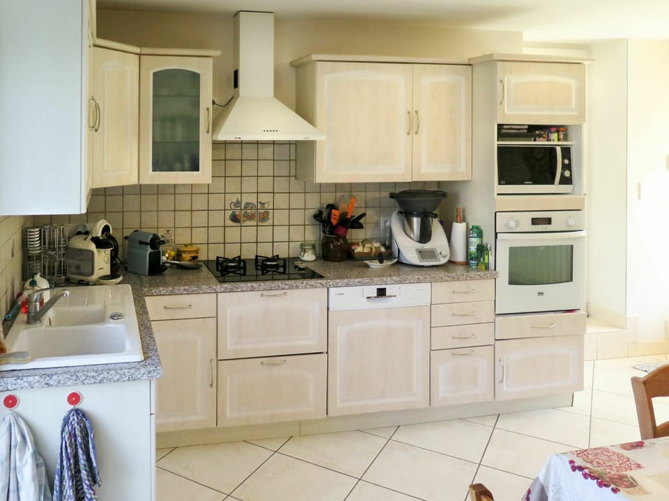 Cabinetry, Countertop, Property, Kitchen Sink, Sink, Kitchen Appliance, Kitchen Stove, Kitchen, Gas Stove, Home Appliance