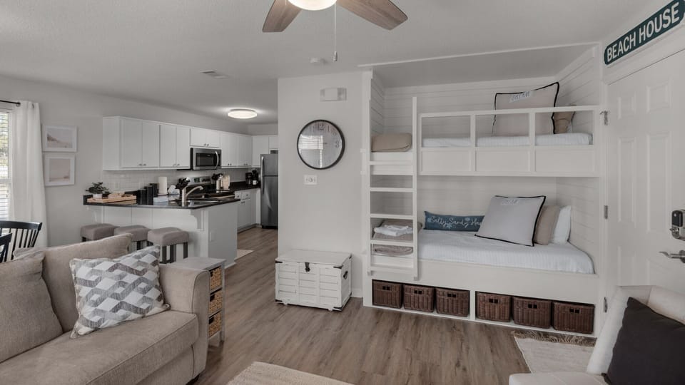 Rollin Tide C4 Main Area and Bunks